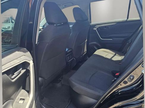 Used 2021 Toyota RAV4 LE AWD/4WD image 7