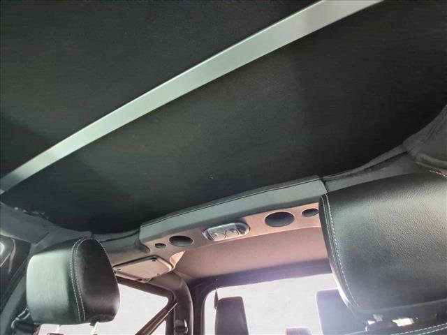 Used 2018 Jeep Wrangler Sahara w/ Connectivity Group AWD/4WD image 15