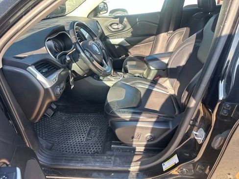 Used 2018 Jeep Cherokee Trailhawk AWD/4WD image 3