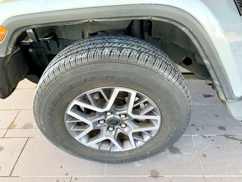 Used 2024 Jeep Wrangler Unlimited Sahara AWD/4WD image 9