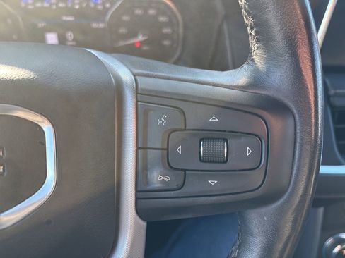 Used 2021 GMC Yukon XL SLT w/ SLT Premium Package image 17