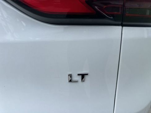 Used 2022 Chevrolet Traverse LT FWD image 15
