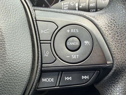 Used 2025 Toyota RAV4 XLE FWD image 19