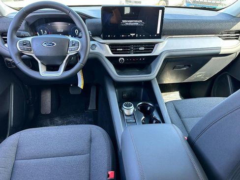 New 2026 Ford Explorer Active RWD image 5