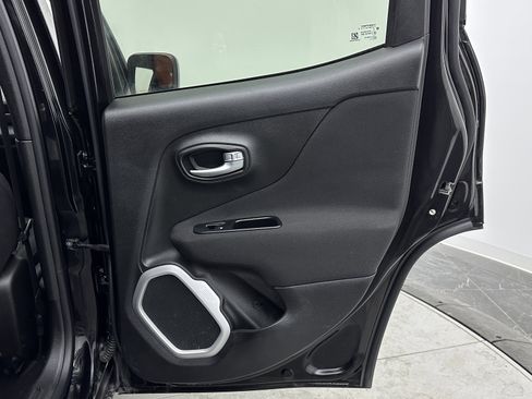 Used 2019 Jeep Renegade Latitude image 29