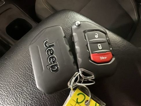 Used 2024 Jeep Wrangler Unlimited AWD/4WD image 20