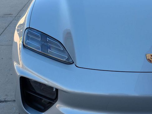 New 2026 Porsche Macan Electric RWD image 12