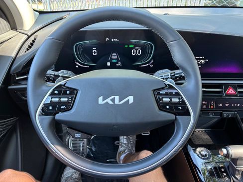Used 2024 Kia Niro EX Touring FWD image 15