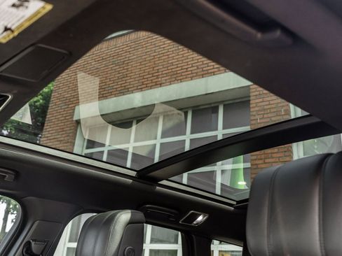 Used 2022 Land Rover Range Rover Sport HST image 11