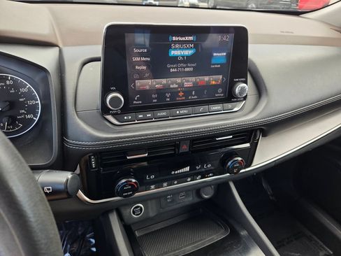 Used 2022 Nissan Rogue SV FWD image 23