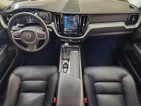 Used 2020 Volvo XC60 T5 Momentum w/ Protection Package Premier image 4