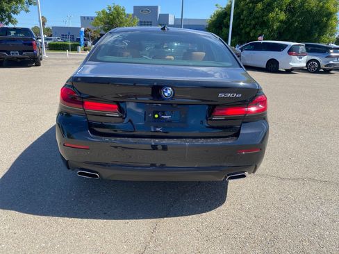 Used 2023 BMW 530e w/ Premium Package RWD image 4
