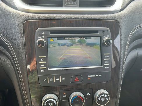 Used 2016 Chevrolet Traverse LT w/ Style and Technology Package image 31