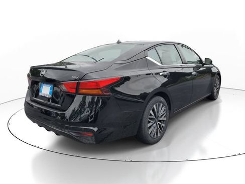Used 2024 Nissan Altima 2.5 SV FWD image 6