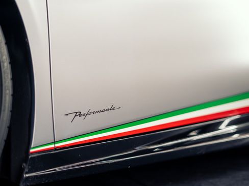 Used 2018 Lamborghini Huracan Performante AWD/4WD image 23