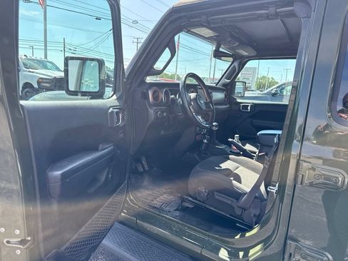 Used 2023 Jeep Gladiator Mojave w/ Cold Weather Group AWD/4WD image 9