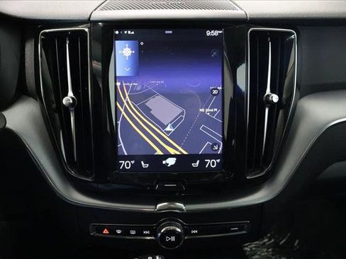 Used 2019 Volvo XC60 T6 Momentum w/ Multimedia Package AWD/4WD image 15