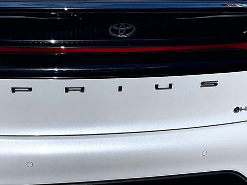 Certified 2025 Toyota Prius XLE FWD image 9