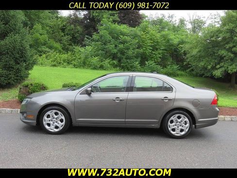 Used 2010 Ford Fusion SE FWD image 2