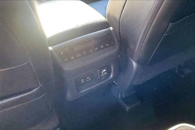 Used 2023 Nissan Pathfinder Platinum AWD/4WD image 31