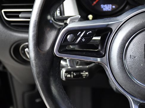 Used 2020 Porsche Macan Turbo image 11
