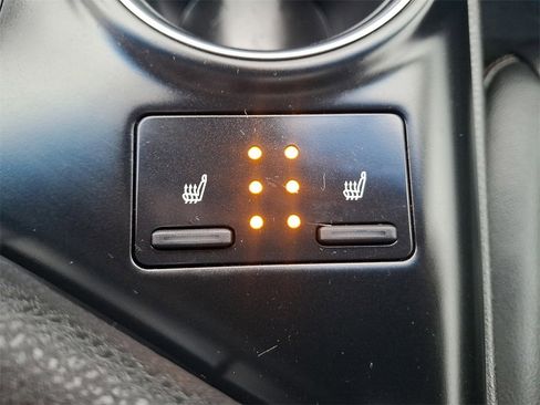 Used 2018 Toyota Camry XLE image 27