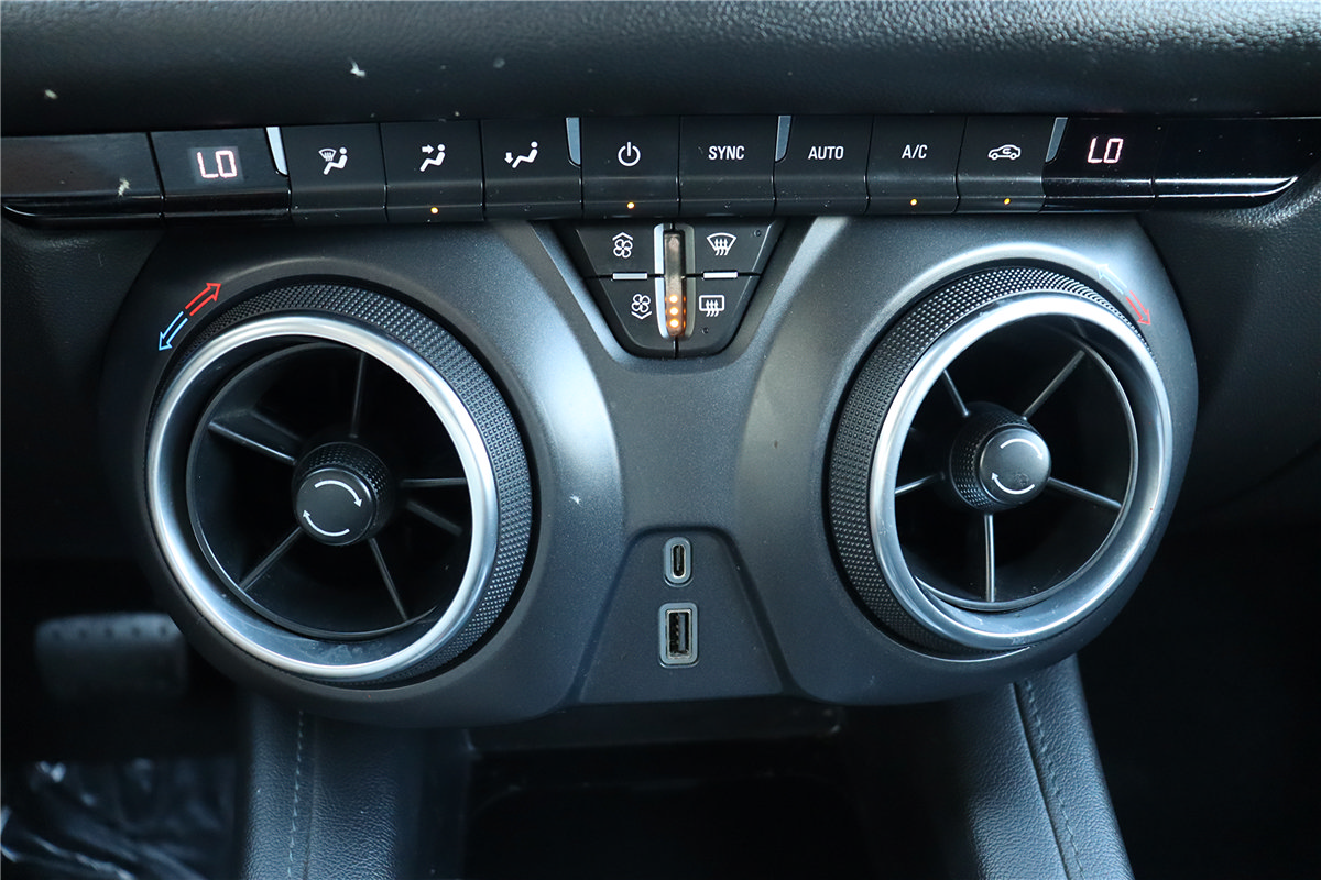 Used 2020 Chevrolet Blazer LT FWD image 32