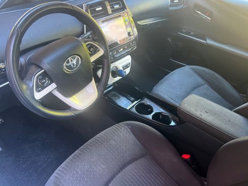 Used 2017 Toyota Prius Three image 11