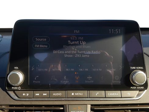 Used 2025 Nissan Altima 2.5 SV FWD image 24