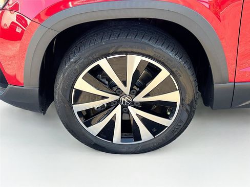 Used 2022 Volkswagen Taos SE FWD image 31