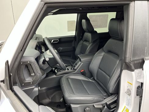 New 2025 Ford Bronco Badlands image 9
