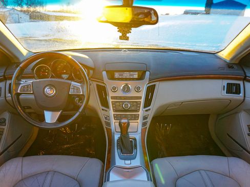 Used 2010 Cadillac CTS Luxury image 11