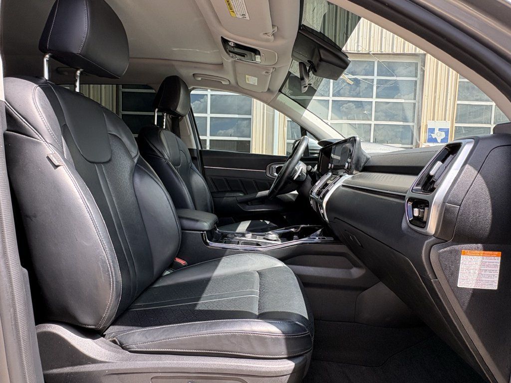 Used 2022 Kia Sorento SX w/ Panoramic Sunroof Package AWD/4WD image 30