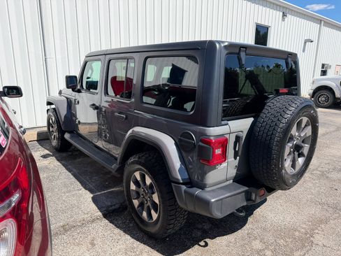 Used 2020 Jeep Wrangler Unlimited Sahara w/ Dual Top Group AWD/4WD image 13