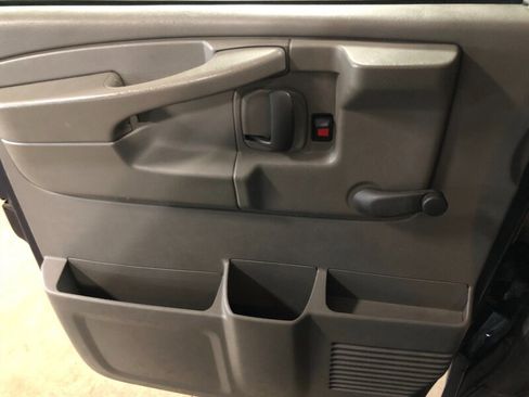 Used 2006 Chevrolet Express 1500 Passenger image 11