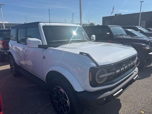 Used 2023 Ford Bronco Outer Banks AWD/4WD image 9