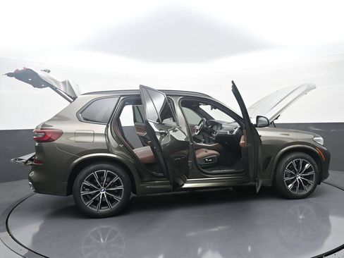 Used 2023 BMW X5 xDrive40i w/ M Sport Package AWD/4WD image 45