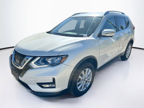 Used 2017 Nissan Rogue SV w/ SV Premium Package AWD/4WD image 3