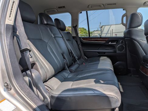 Used 2021 Lexus LX 570 4WD w/ Luxury Package image 8