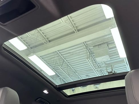 Used 2024 Land Rover Defender 110 S image 40