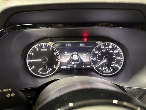 Used 2022 Nissan Pathfinder SL image 12