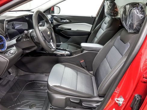 New 2026 Chevrolet Trax LT w/ Driver Confidence Package FWD image 11