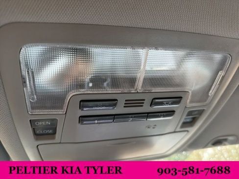 Used 2019 Toyota Highlander SE image 24