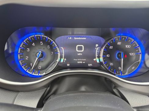 Used 2026 Chrysler Pacifica Select FWD image 8