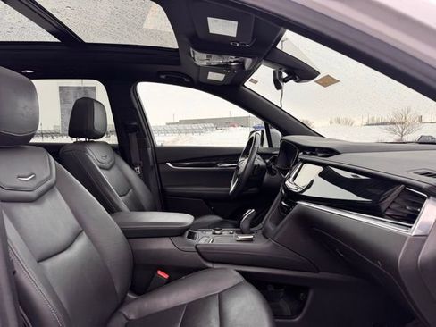 Used 2021 Cadillac XT6 Premium Luxury image 22