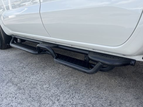 Used 2025 Nissan Frontier SV w/ SV Convenience Package image 11