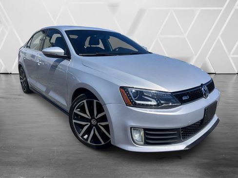 Used 2013 Volkswagen Jetta GLI image 2