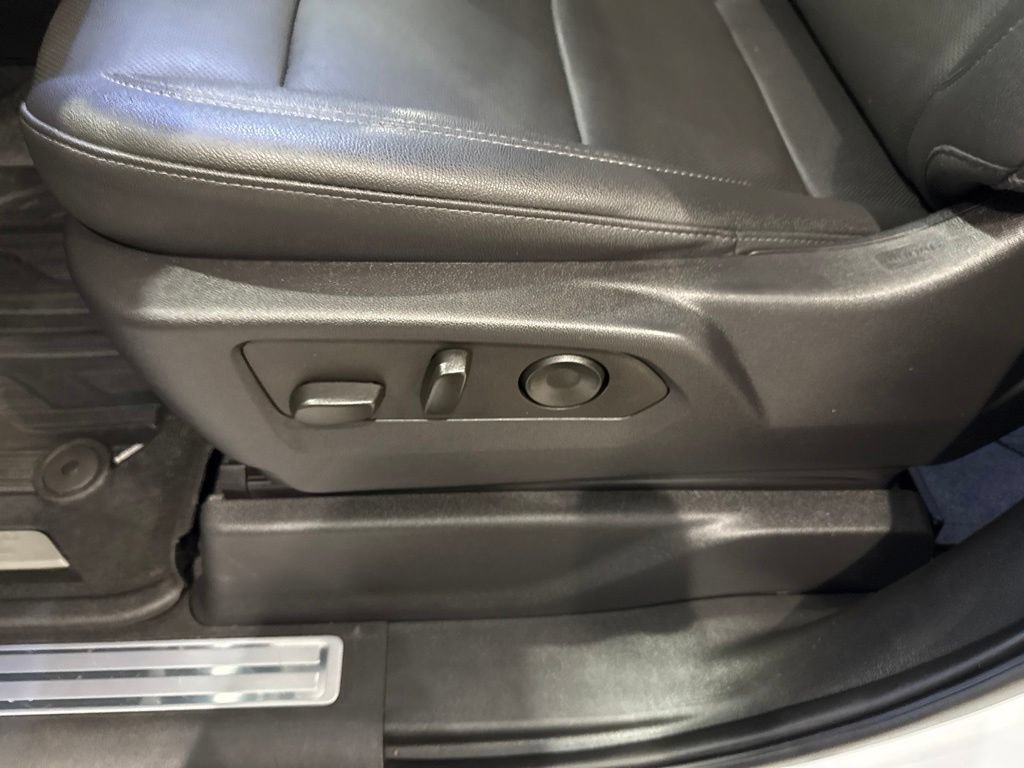 Used 2023 GMC Sierra 1500 SLT AWD/4WD image 25