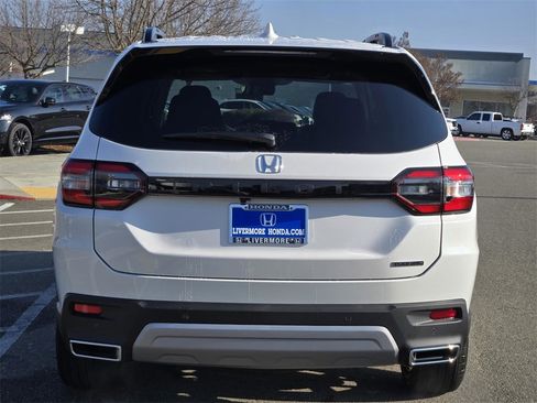 New 2025 Honda Pilot Touring image 5