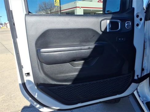 Used 2021 Jeep Gladiator Sport image 20